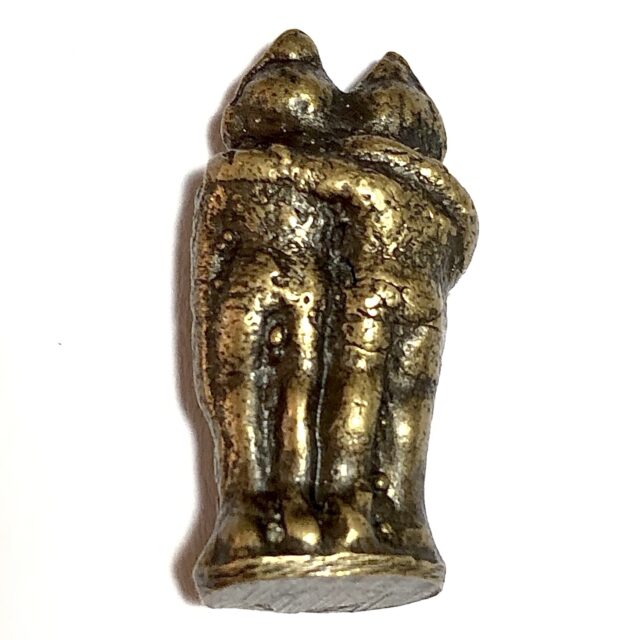 Rear face of Kanha Jali Loi Ongk Statuetteof Vessantara's Children Thai Amulet LP Chaeng