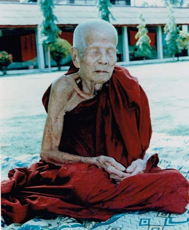 Luang Phu Kroo ba Ban Meditating in the temple enclave