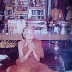 LP Kroo Ba Ban praying to BUddha